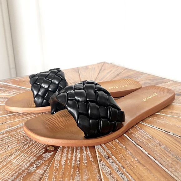 BAMBOO Shoes - NWT Bamboo Black Faux Leather Braided Slide Sandals